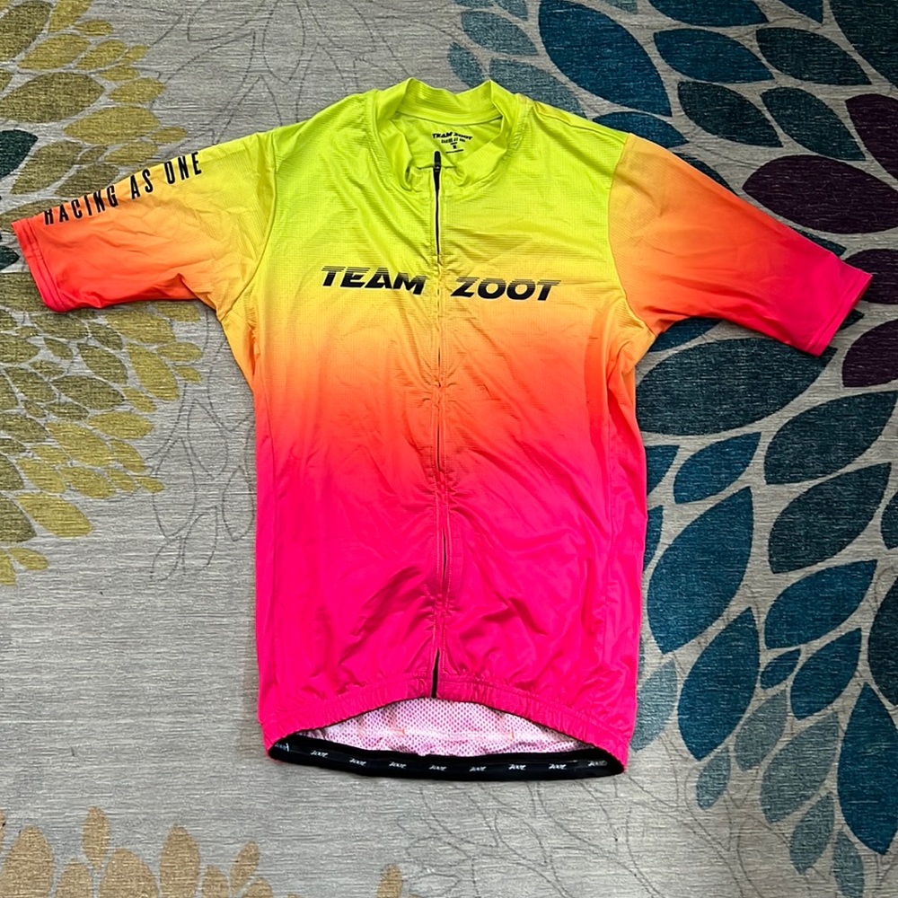 Team Zoot women’s cycling jersey.